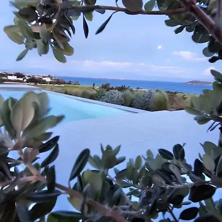 Hillhouse Holiday home